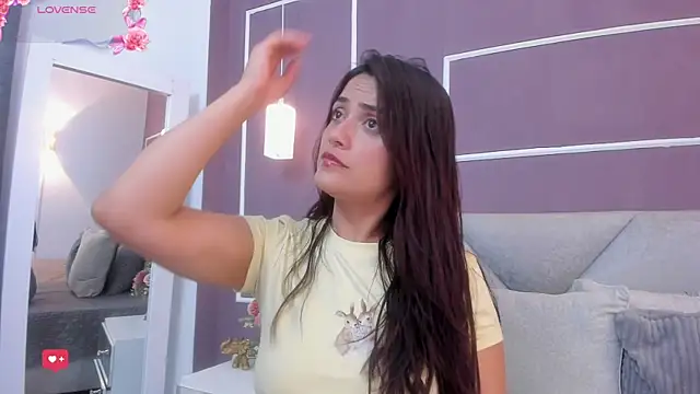 Snapshot of katrina_kaif_x chatting on 07.13.26 katrina kaif x online show from 07.13.26