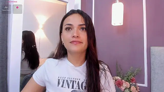 Snapshot of katrina_kaif_x chatting on 07.27.26 katrina kaif x online show from 07.27.26