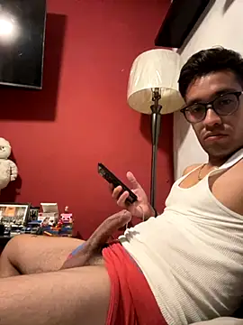 Snapshot of Magicerosxx69 chatting on 11.28.25 Magicerosxx69 online show from 11.28.25