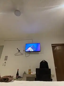 Snapshot of Magicerosxx69 chatting on 11.28.25 Magicerosxx69 online show from 11.28.25