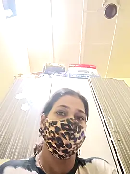 Snapshot of indianliza chatting on 02.15.25 indianliza online show from 02.15.25