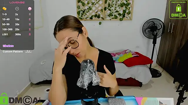 Snapshot of isa_loves_cum chatting on 11.19.25 isa loves cum online show from 11.19.25