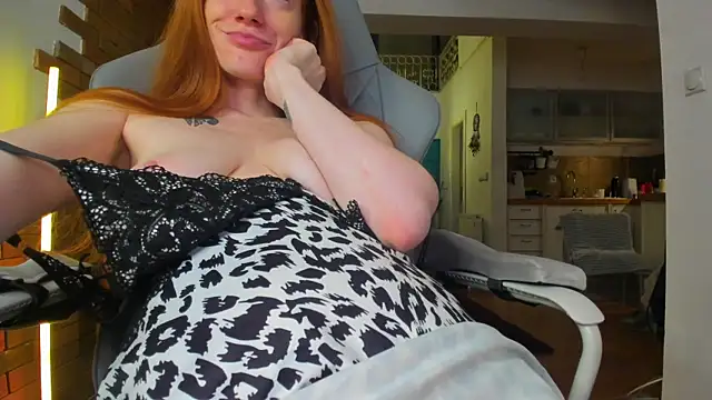 Snapshot of Aliceginger99 chatting on 01.12.26 Aliceginger99 online show from 01.12.26