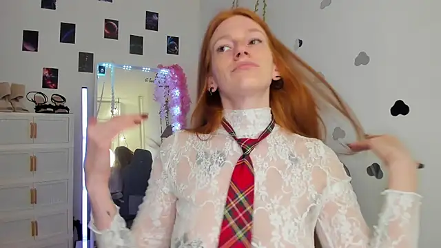 Aliceginger99 online show from 05.13.26