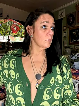 Snapshot of sexyasscougar chatting on 11.08.25 sexyasscougar online show from 11.08.25