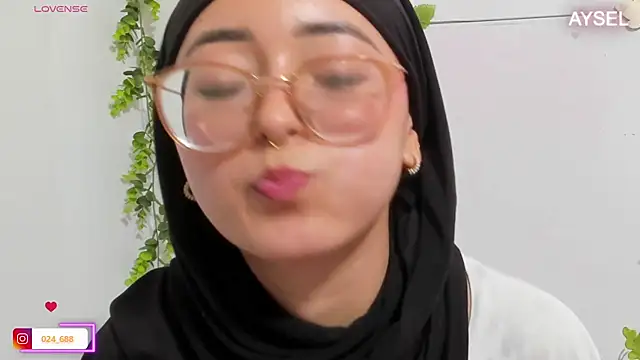 Snapshot of aysel_elid chatting on 03.20.25 aysel elid online show from 03.20.25