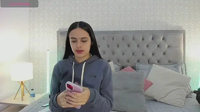 Snapshot of ChloeHarper_ chatting on 06.17.26 ChloeHarper online show from 06.17.26
