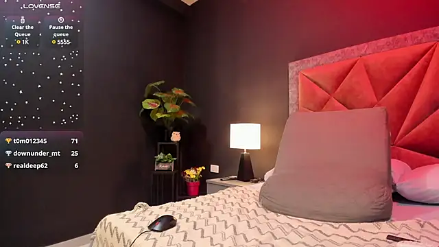 Snapshot of mia_milff chatting on 03.01.25 mia milff online show from 03.01.25