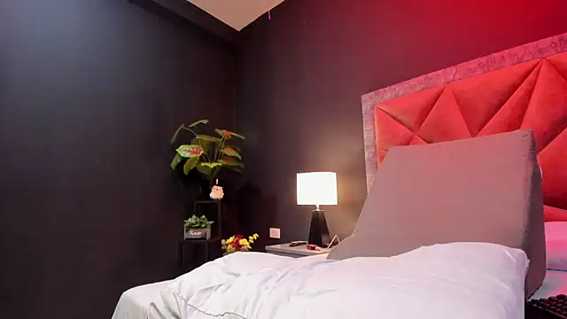 Snapshot of mia_milff chatting on 03.15.25 mia milff online show from 03.15.25