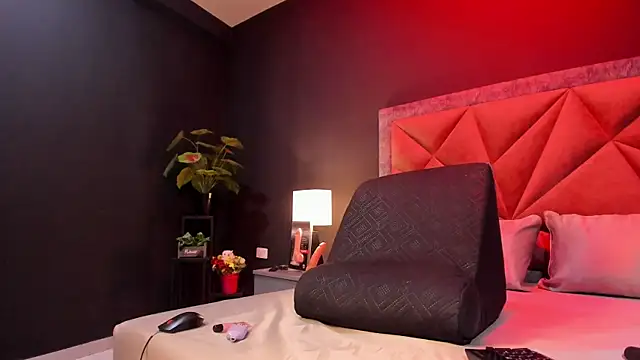 Snapshot of mia_milff chatting on 09.10.25 mia milff online show from 09.10.25