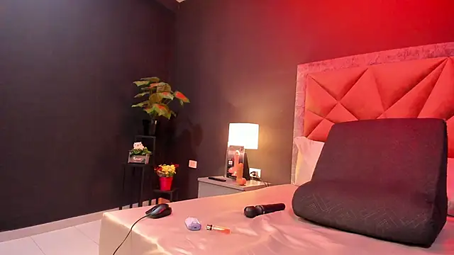 Snapshot of mia_milff chatting on 10.16.25 mia milff online show from 10.16.25