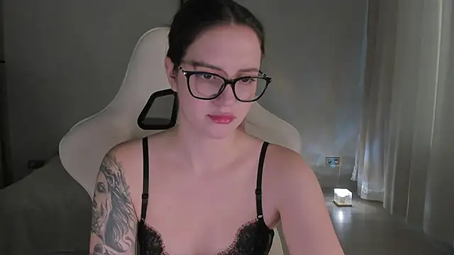 Snapshot of Sonia_moon_ chatting on 12.06.24 Sonia moon  online show from 12.06.24