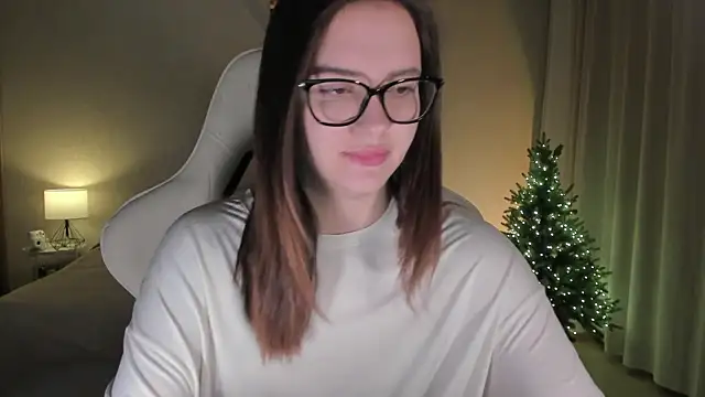 Snapshot of Sonia_moon_ chatting on 12.28.24 Sonia moon  online show from 12.28.24
