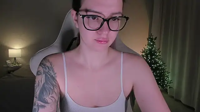 Snapshot of Sonia_moon_ chatting on 12.30.24 Sonia moon  online show from 12.30.24