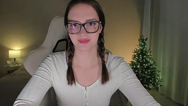 Snapshot of Sonia_moon_ chatting on 12.30.24 Sonia moon  online show from 12.30.24