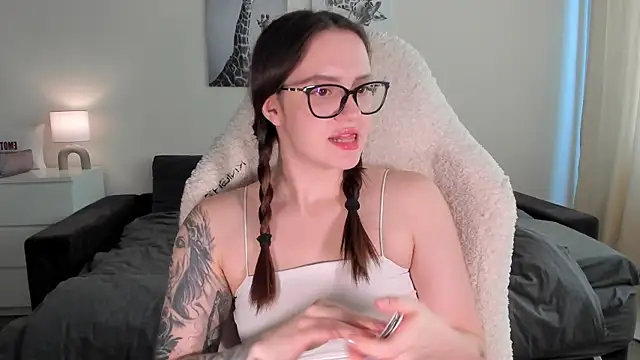 Snapshot of Sonia_moon_ chatting on 03.22.25 Sonia moon  online show from 03.22.25
