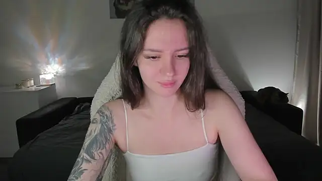 Snapshot of Sonia_moon_ chatting on 09.21.25 Sonia moon  online show from 09.21.25