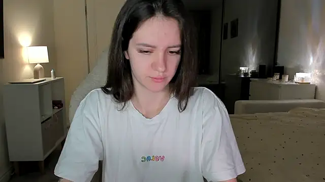 Snapshot of Sonia_moon_ chatting on 10.19.25 Sonia moon  online show from 10.19.25