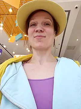 Exhibitionsplit online show from 02.04.25