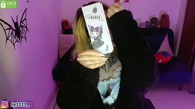 Snapshot of Ivy1111 chatting on 11.11.25 Ivy1111 online show from 11.11.25