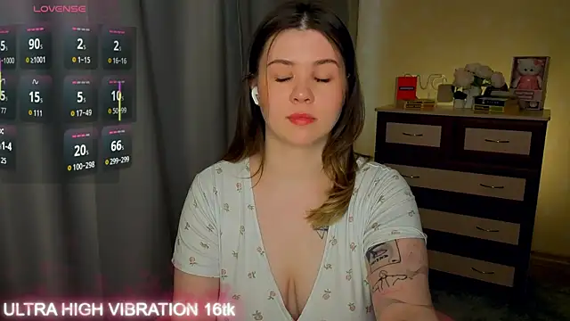 Snapshot of cutie_mili chatting on 05.04.26 cutie mili online show from 05.04.26