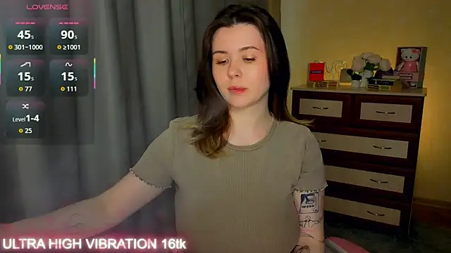 Snapshot of cutie_mili chatting on 05.14.26 cutie mili online show from 05.14.26