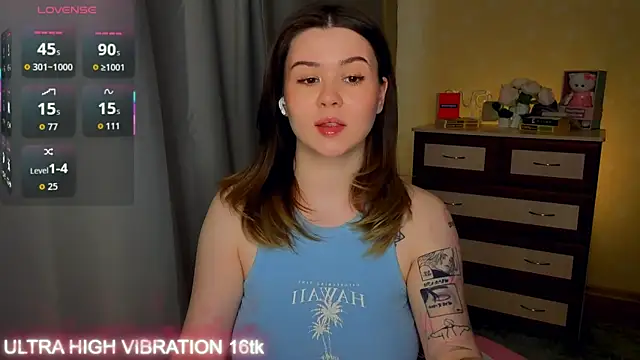 Snapshot of cutie_mili chatting on 05.15.26 cutie mili online show from 05.15.26