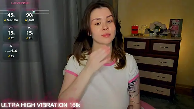 Snapshot of cutie_mili chatting on 05.21.26 cutie mili online show from 05.21.26