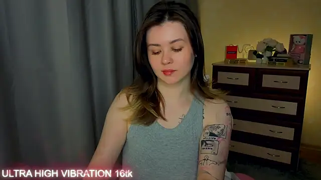 Snapshot of cutie_mili chatting on 06.04.26 cutie mili online show from 06.04.26