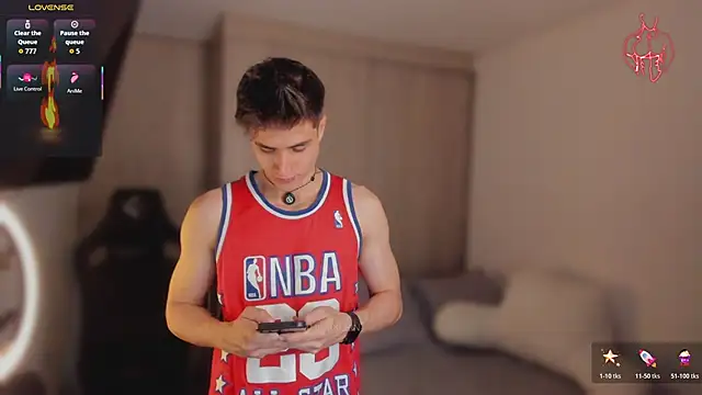 Snapshot of thomklein chatting on 02.26.26 thomklein online show from 02.26.26