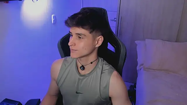 Snapshot of thomklein chatting on 03.18.26 thomklein online show from 03.18.26