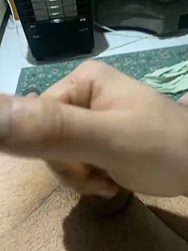 Snapshot of azginnn35 chatting on 12.19.25 azginnn35 online show from 12.19.25