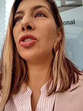 scarlett moore online show from 03.05.26