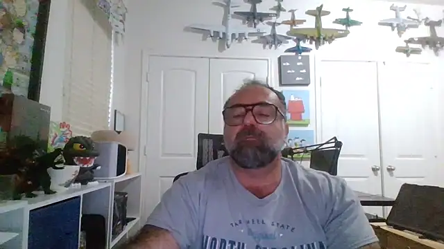 Snapshot of chainjulious chatting on 11.21.25 chainjulious online show from 11.21.25