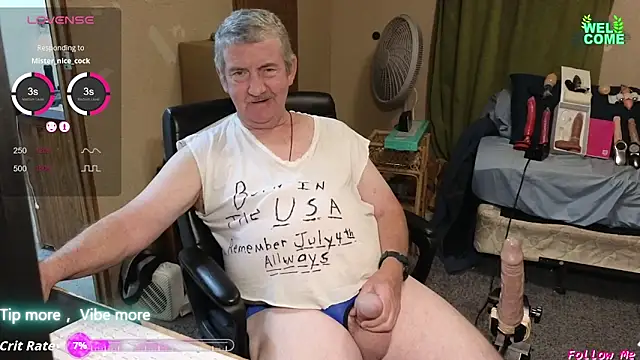 Snapshot of oldnew-63 chatting on 10.25.25 oldnew-63 online show from 10.25.25