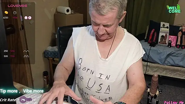 Snapshot of oldnew-63 chatting on 11.29.25 oldnew-63 online show from 11.29.25