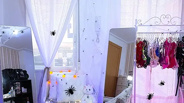 Tawny cox online show from 10.19.25