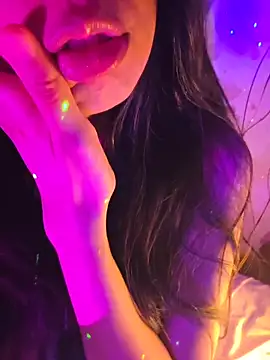 Snapshot of aloneathome chatting on 12.18.25 aloneathome online show from 12.18.25