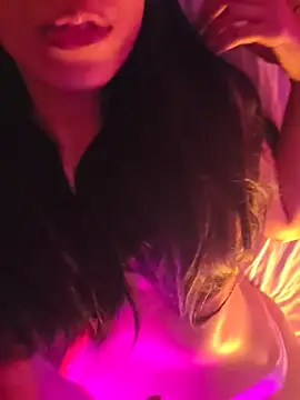 Snapshot of aloneathome chatting on 12.19.25 aloneathome online show from 12.19.25