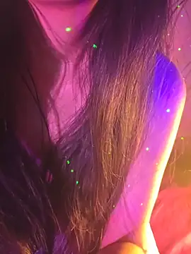 Snapshot of aloneathome chatting on 12.21.25 aloneathome online show from 12.21.25