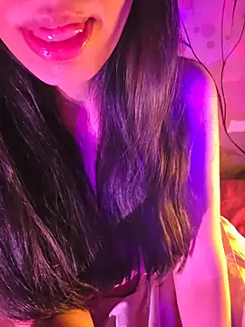 Snapshot of aloneathome chatting on 01.18.26 aloneathome online show from 01.18.26