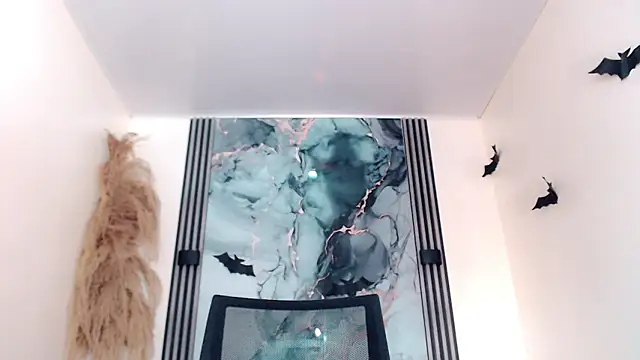 hilary rodriguez online show from 11.04.25