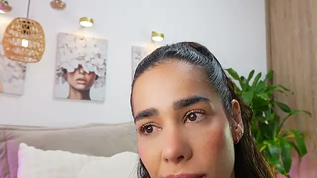 Snapshot of katie_cruz chatting on 06.24.26 katie cruz online show from 06.24.26