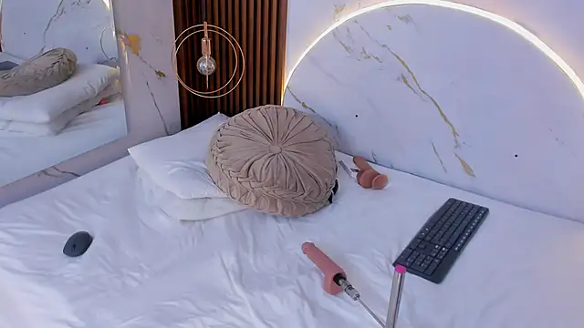 Snapshot of danisaenz_ chatting on 12.26.24 danisaenz online show from 12.26.24