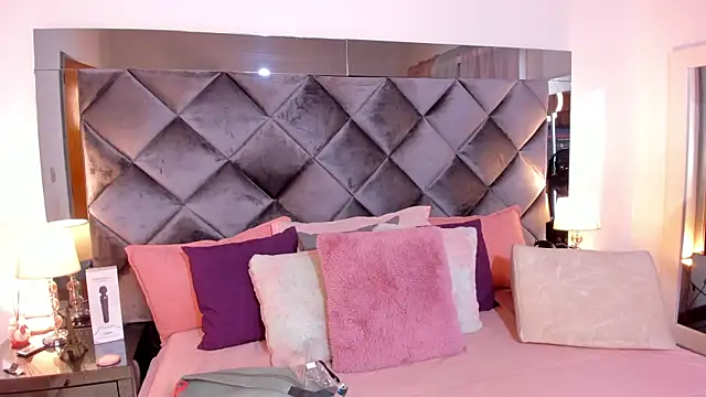 sofhiaa adaams online show from 02.14.25