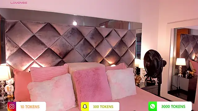 sofhiaa adaams online show from 03.08.25