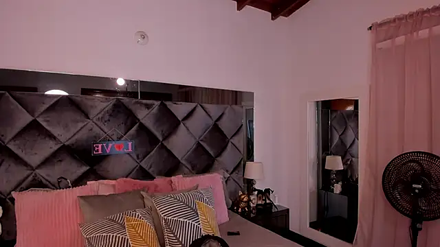 sofhiaa adaams online show from 03.14.25