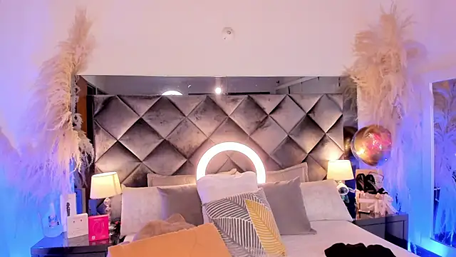 sofhiaa adaams online show from 10.08.25