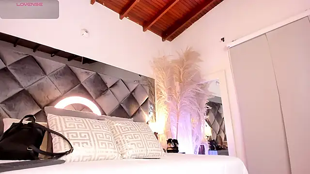 sofhiaa adaams online show from 10.21.25