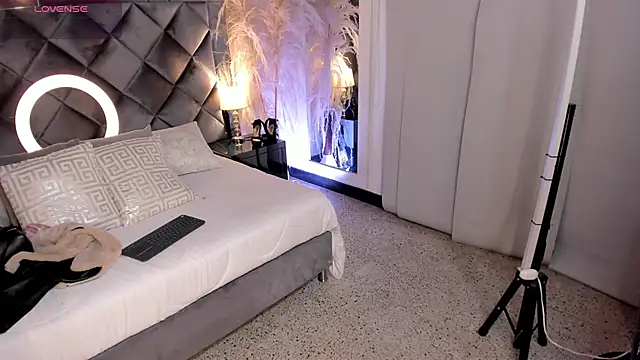 sofhiaa adaams online show from 10.23.25